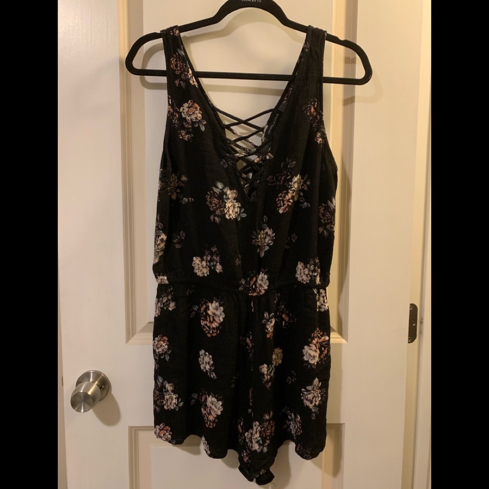 Kendall & Kylie V neck flowery romper